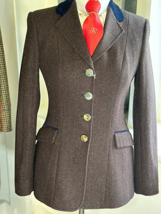 IN STOCK & M2M: Lightweight Dark Brown Tweed with flecks